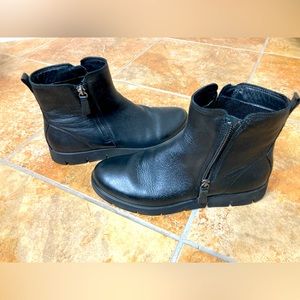 Ecco black ankle boots with dual zippers